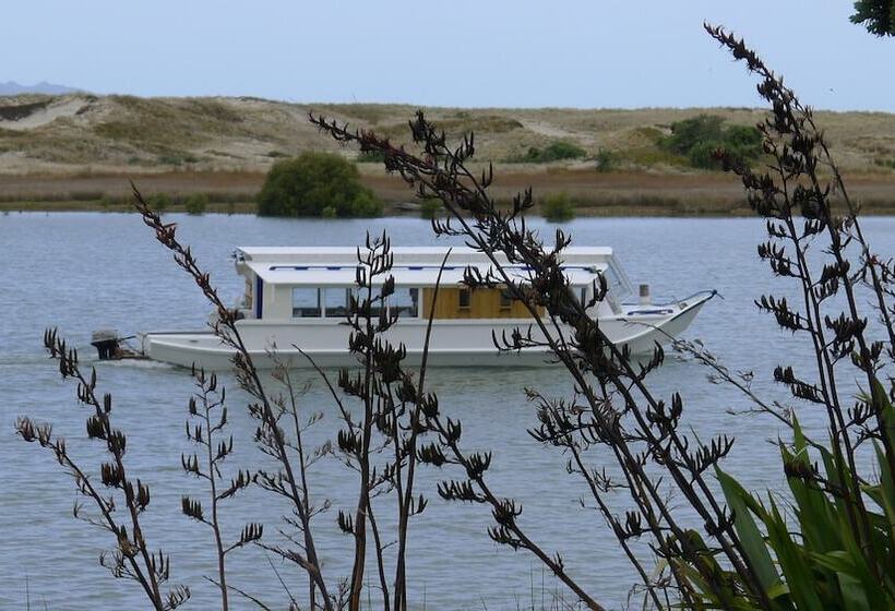 Отель Bream Bay Lodge