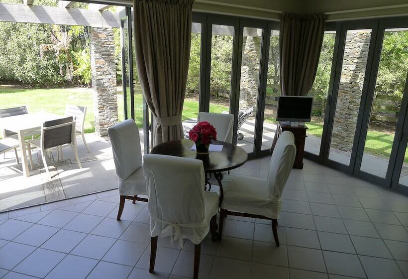 Отель Bream Bay Lodge