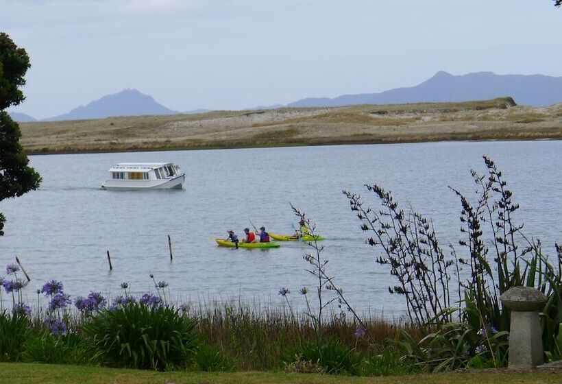 Отель Bream Bay Lodge