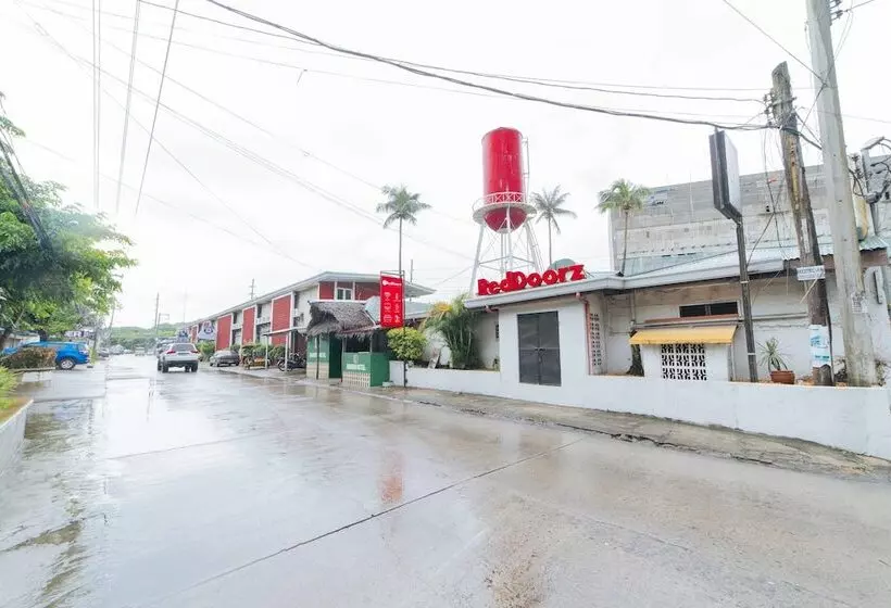 Hotelli Reddoorz Premium @ Clarkview Angeles City