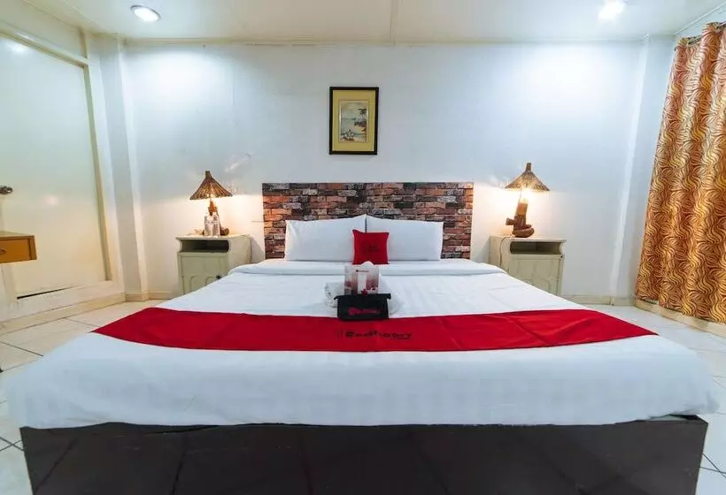 Hotelli Reddoorz Premium @ Clarkview Angeles City