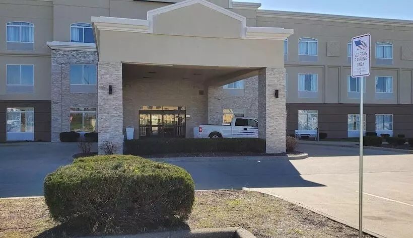 Отель Comfort Inn & Suites Decatur Forsyth