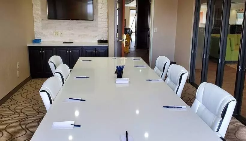 Отель Comfort Inn & Suites Decatur Forsyth