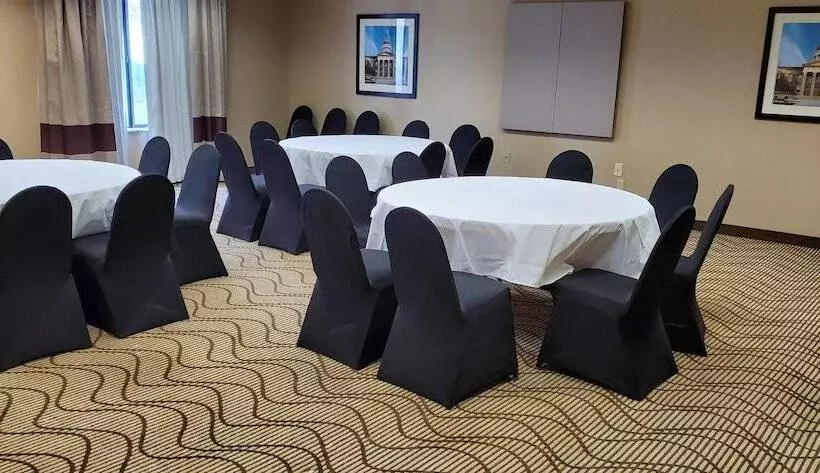 Отель Comfort Inn & Suites Decatur Forsyth