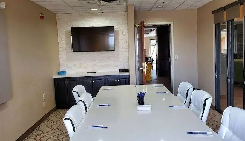 Отель Comfort Inn & Suites Decatur Forsyth