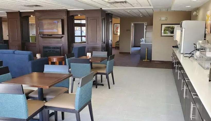 Отель Comfort Inn & Suites Decatur Forsyth