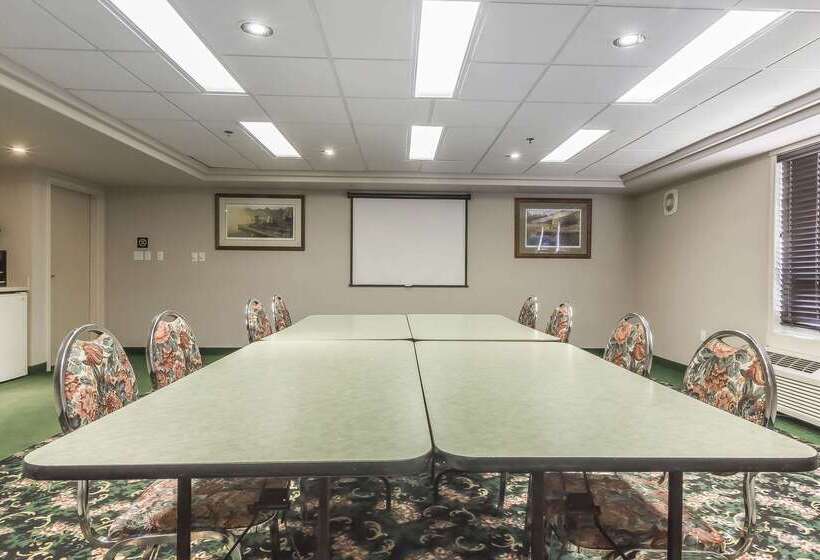 هتل Comfort Inn & Suites