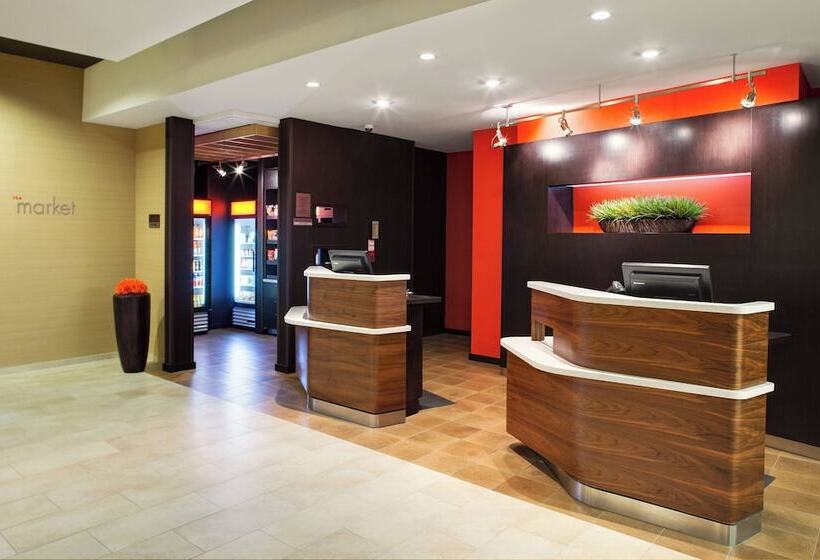 هتل Courtyard By Marriott London