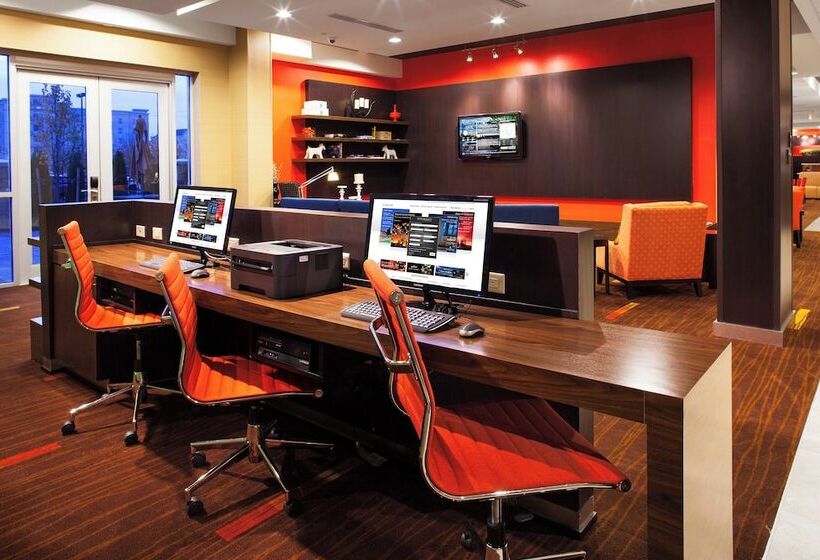 هتل Courtyard By Marriott London