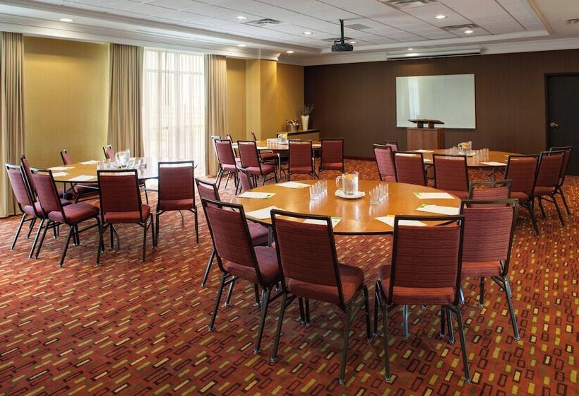 هتل Courtyard By Marriott London