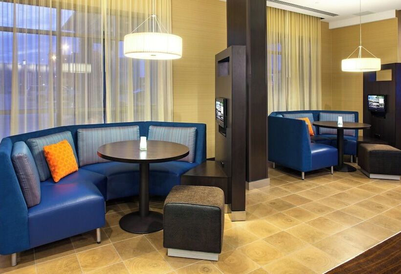 هتل Courtyard By Marriott London
