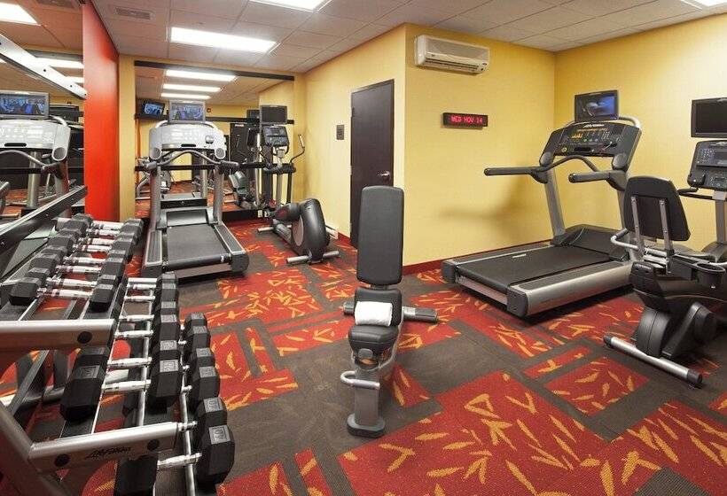 هتل Courtyard By Marriott London