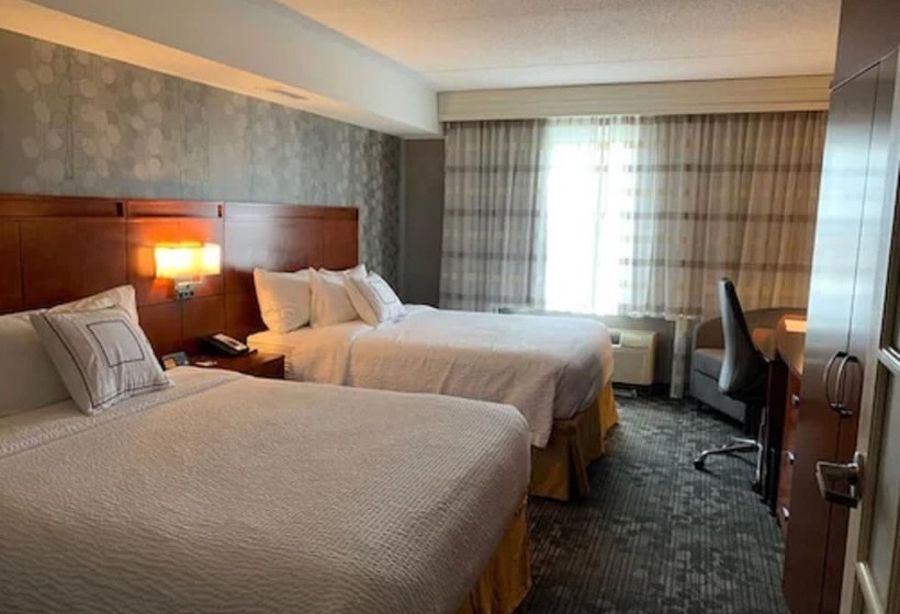 هتل Courtyard By Marriott London