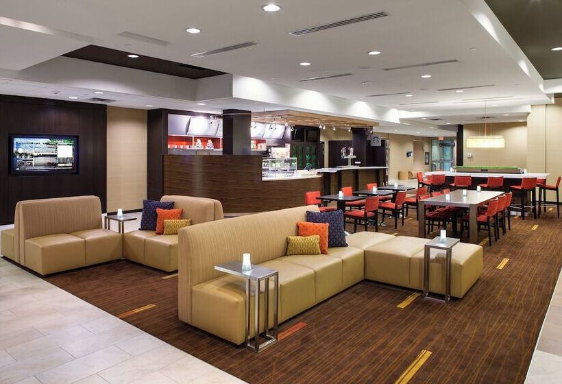 هتل Courtyard By Marriott London