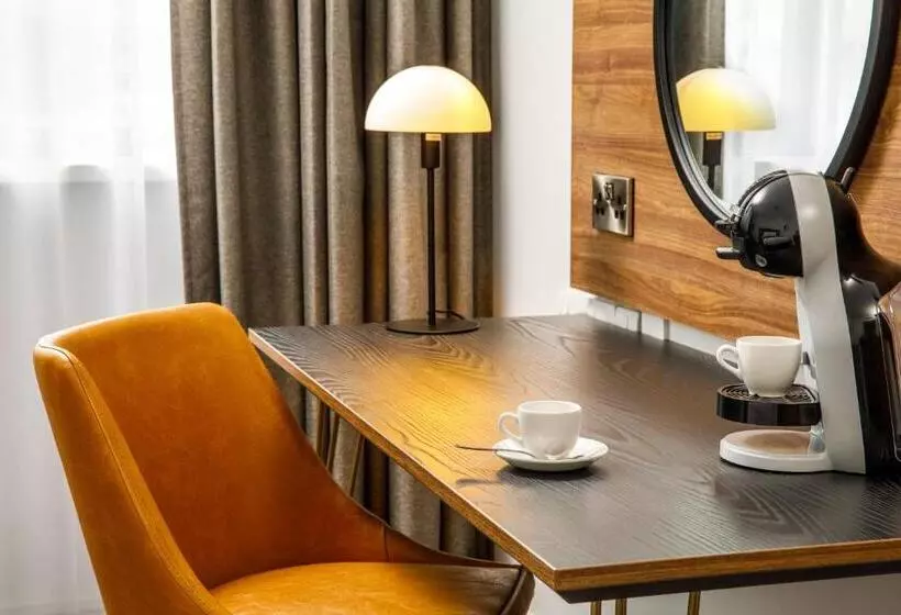 ホテル Crowne Plaza Manchester Airport, An Ihg