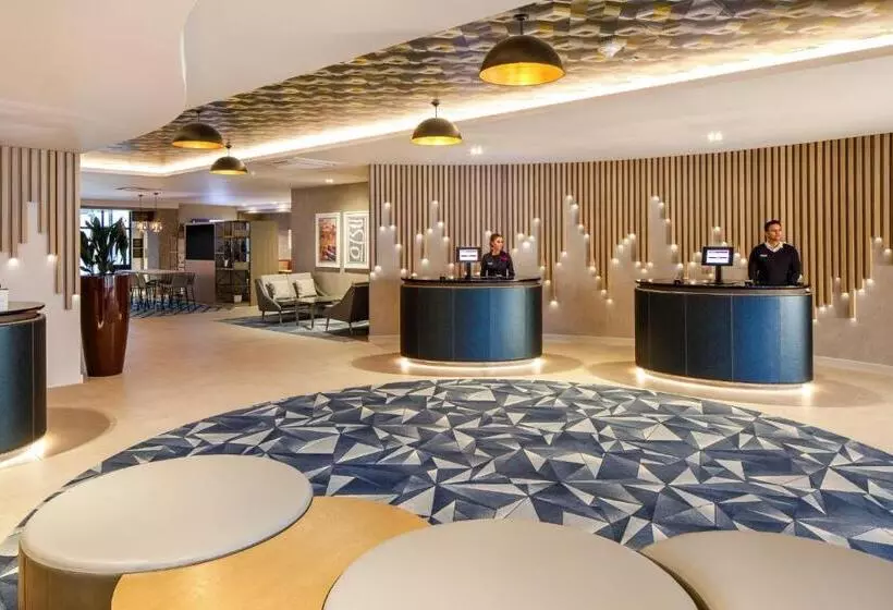 ホテル Crowne Plaza Manchester Airport, An Ihg
