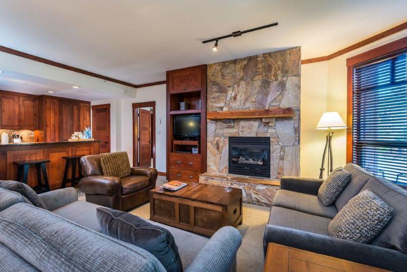 هتل First Tracks Lodge