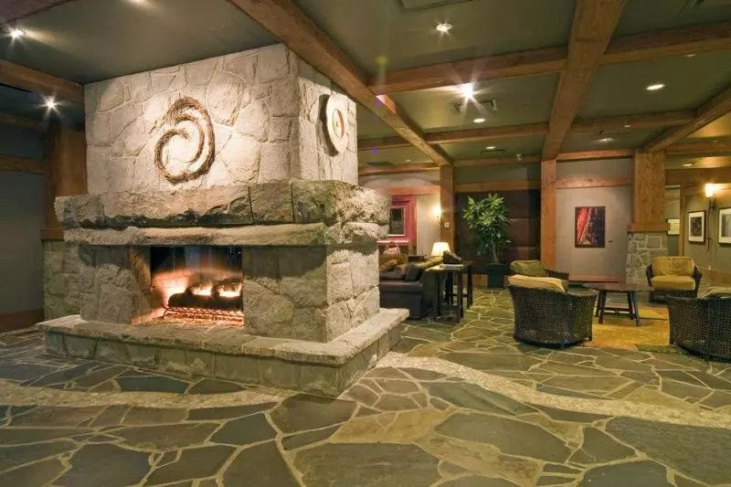 Отель First Tracks Lodge