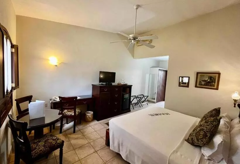 هتل Hacienda Los Laureles