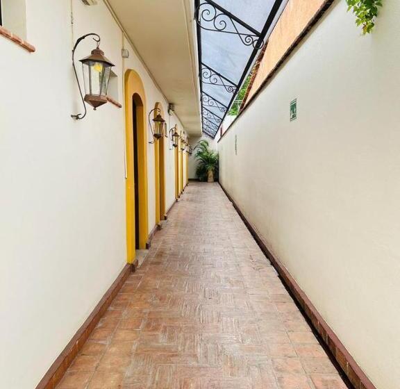 فندق Hacienda Los Laureles