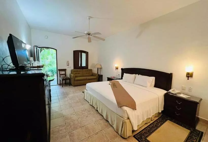 هتل Hacienda Los Laureles