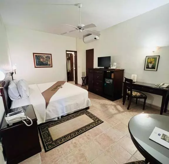 هتل Hacienda Los Laureles