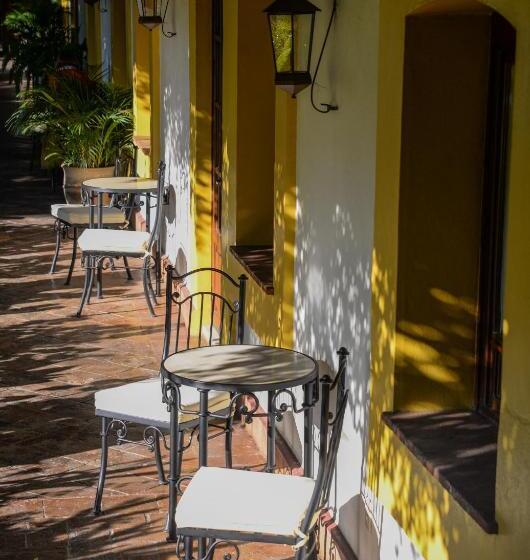 فندق Hacienda Los Laureles