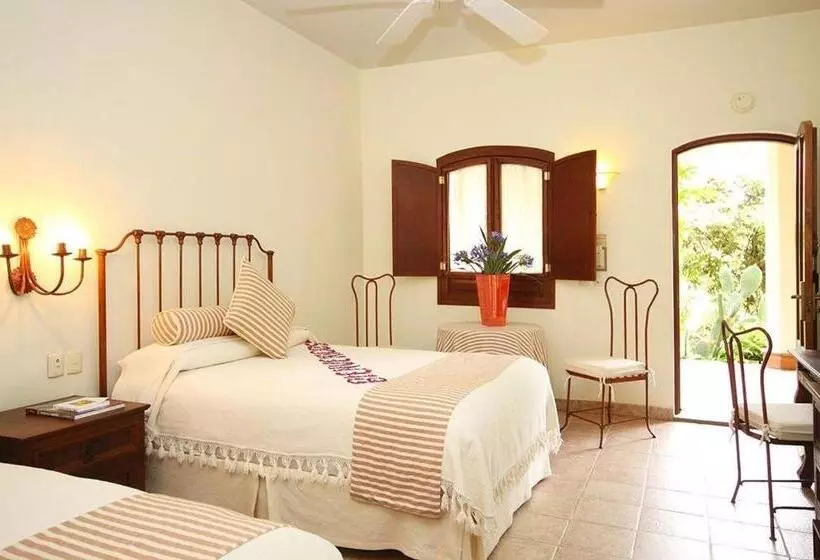 هتل Hacienda Los Laureles