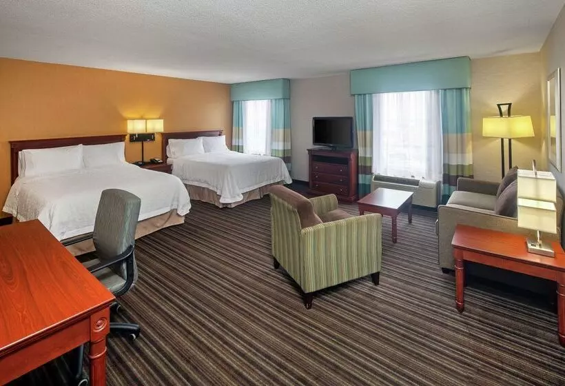 هتل Hampton Inn & Suites By Hilton Toronto Airport