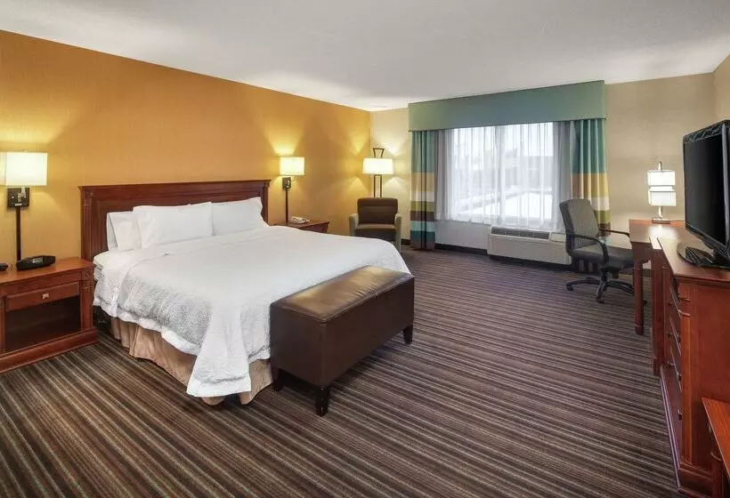هتل Hampton Inn & Suites By Hilton Toronto Airport