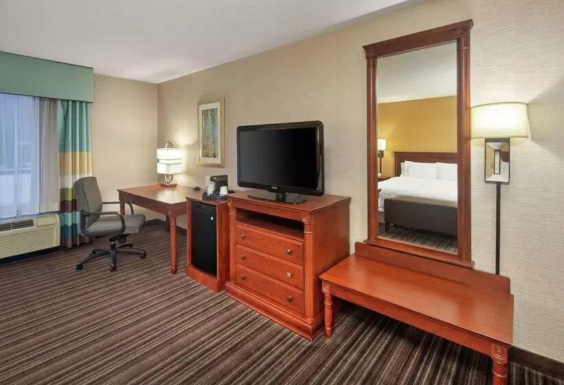 هتل Hampton Inn & Suites By Hilton Toronto Airport