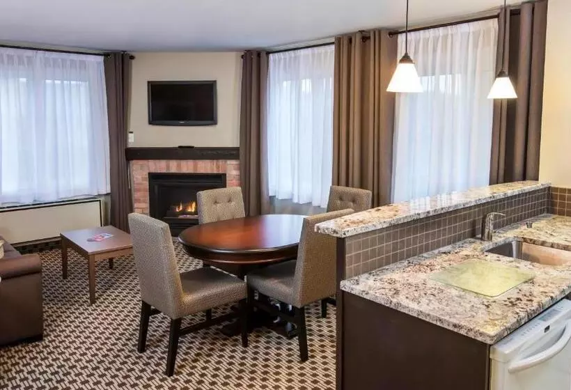 בית מלון כפרי Holiday Inn Express & Suites Tremblant, An Ihg