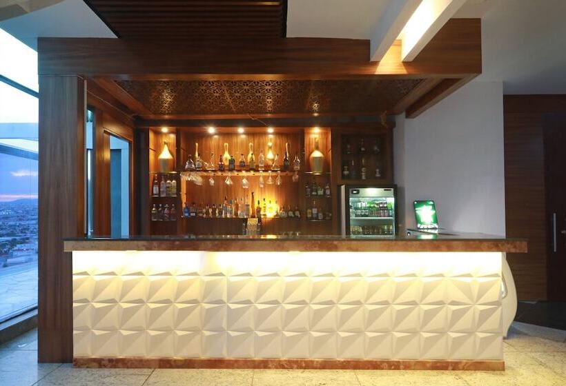 هتل Holiday Inn Queretaro Zona Diamante, An Ihg