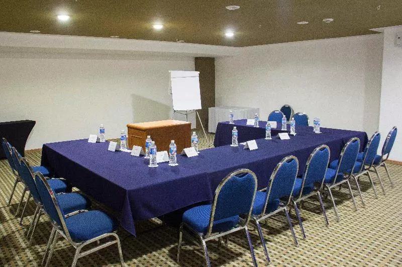 Отель Holiday Inn Queretaro Zona Diamante, An Ihg