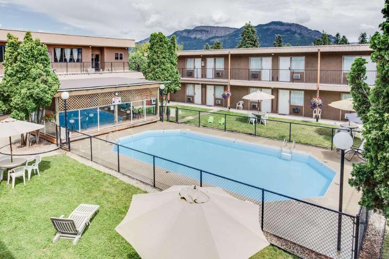 Отель Howard Johnson By Wyndham Enderby