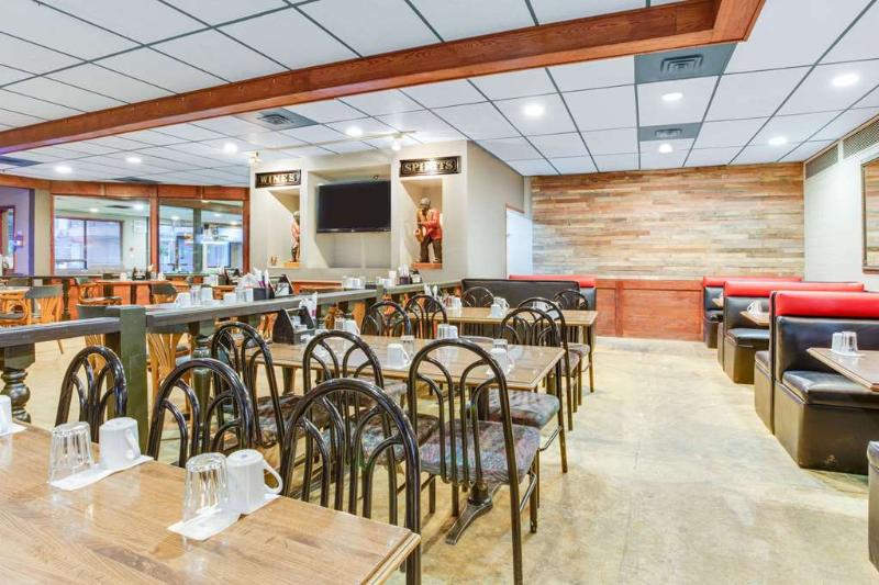 Отель Howard Johnson By Wyndham Enderby