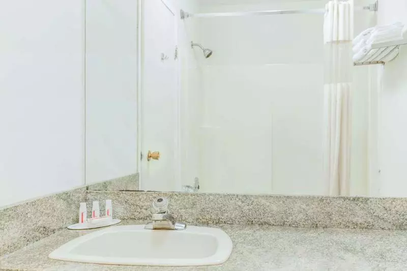 Hotel Howard Johnson By Wyndham Enderby