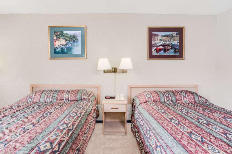 Отель Howard Johnson By Wyndham Enderby