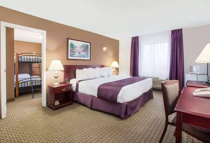 Ramada By Wyndham Red Deer Hotel & Suites