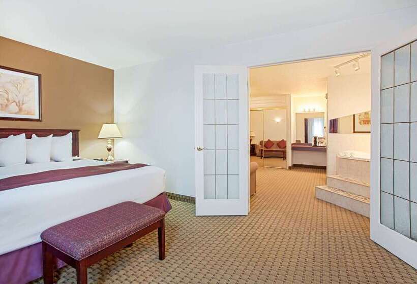 Ramada By Wyndham Red Deer Hotel & Suites