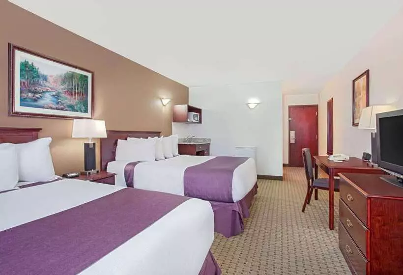 Ramada By Wyndham Red Deer Hotel & Suites