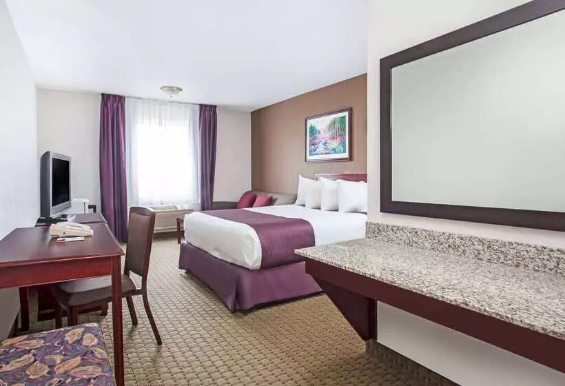 Ramada By Wyndham Red Deer Hotel & Suites