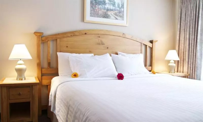 Отель Trickle Creek Lodge