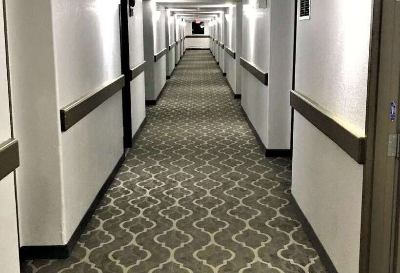 Мотель Super 8 By Wyndham Hinton