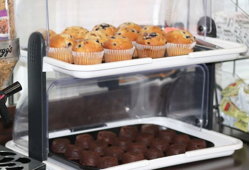 Мотель Super 8 By Wyndham Hinton