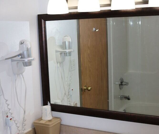 Мотель Super 8 By Wyndham Hinton