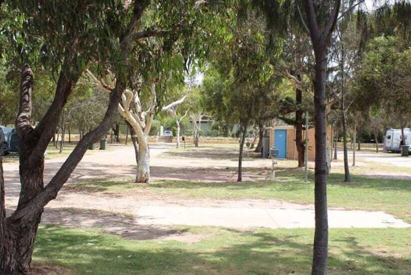 בית מלון כפרי Belair Gardens Caravan Park