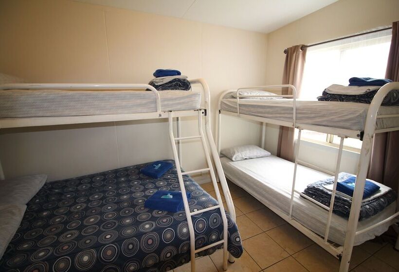 בית מלון כפרי Belair Gardens Caravan Park