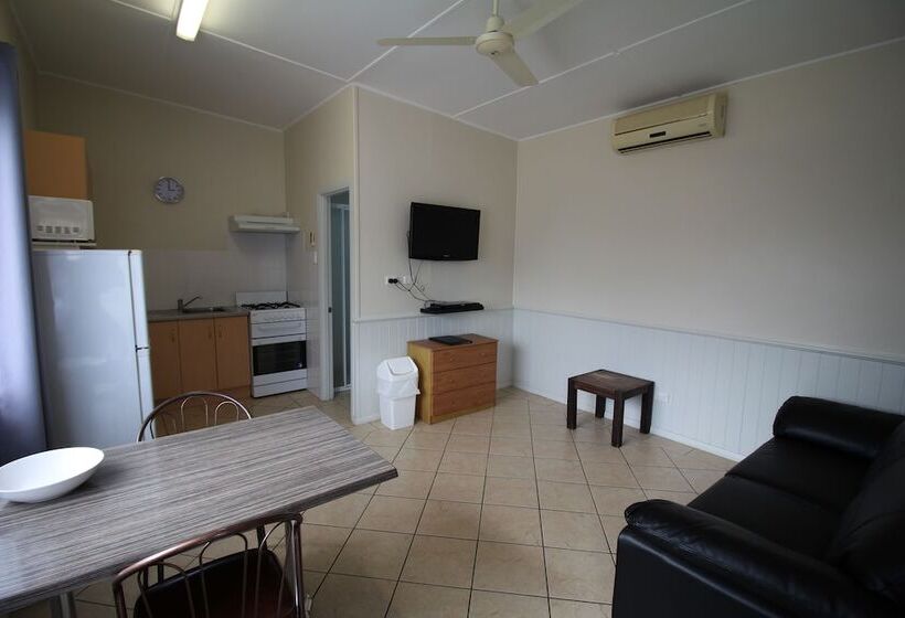 בית מלון כפרי Belair Gardens Caravan Park