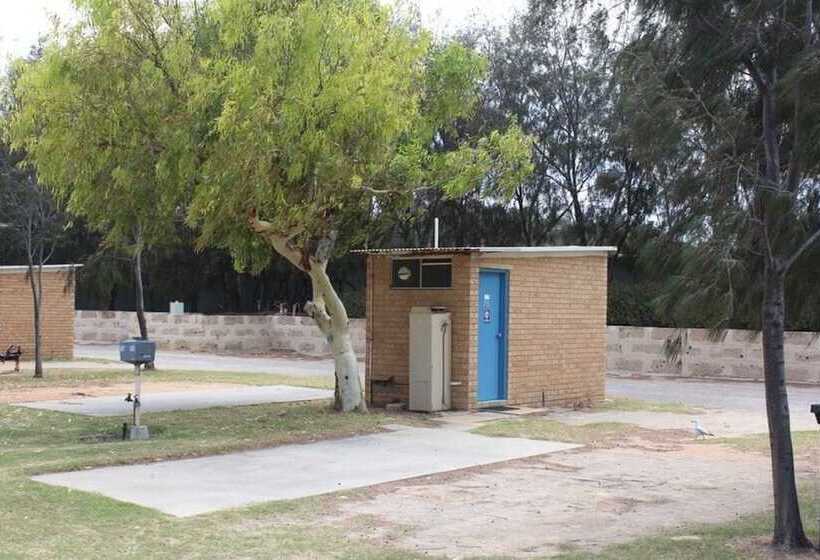 בית מלון כפרי Belair Gardens Caravan Park